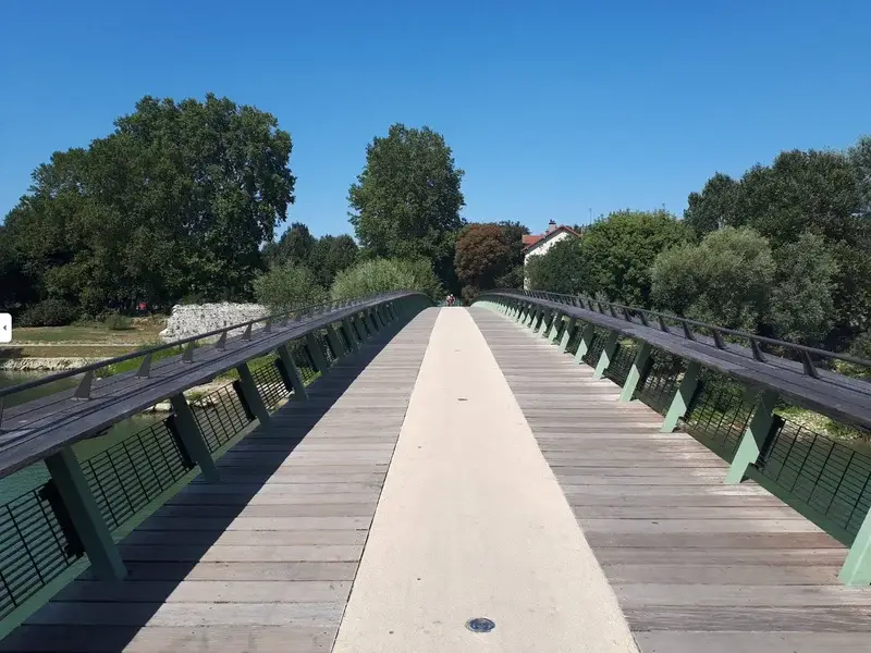 Chelles - Passerelle au dessus de la Marne