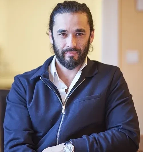 Portrait d’Adrien Deprez, praticien en hypnose Ericksonienne à Gagny